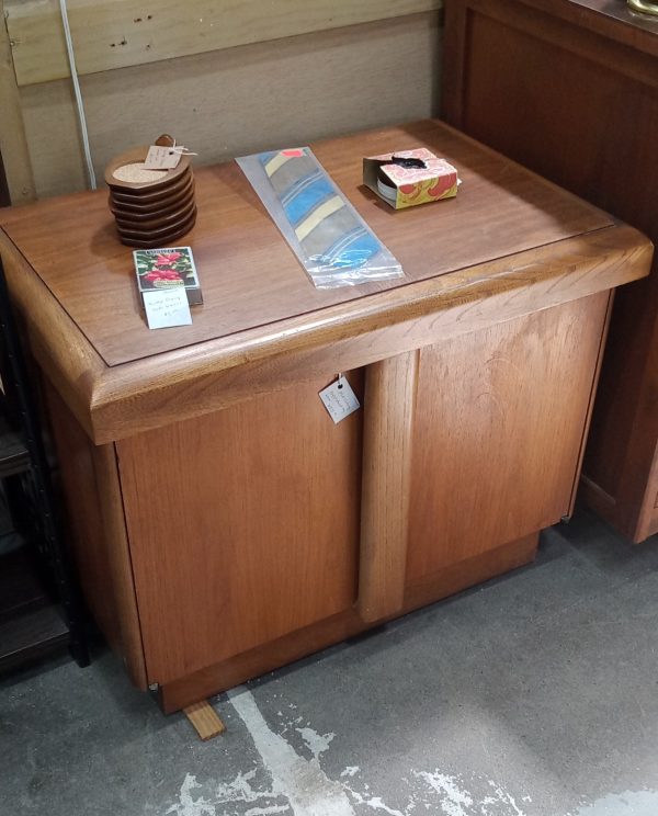 Mid Century End Table by Lane